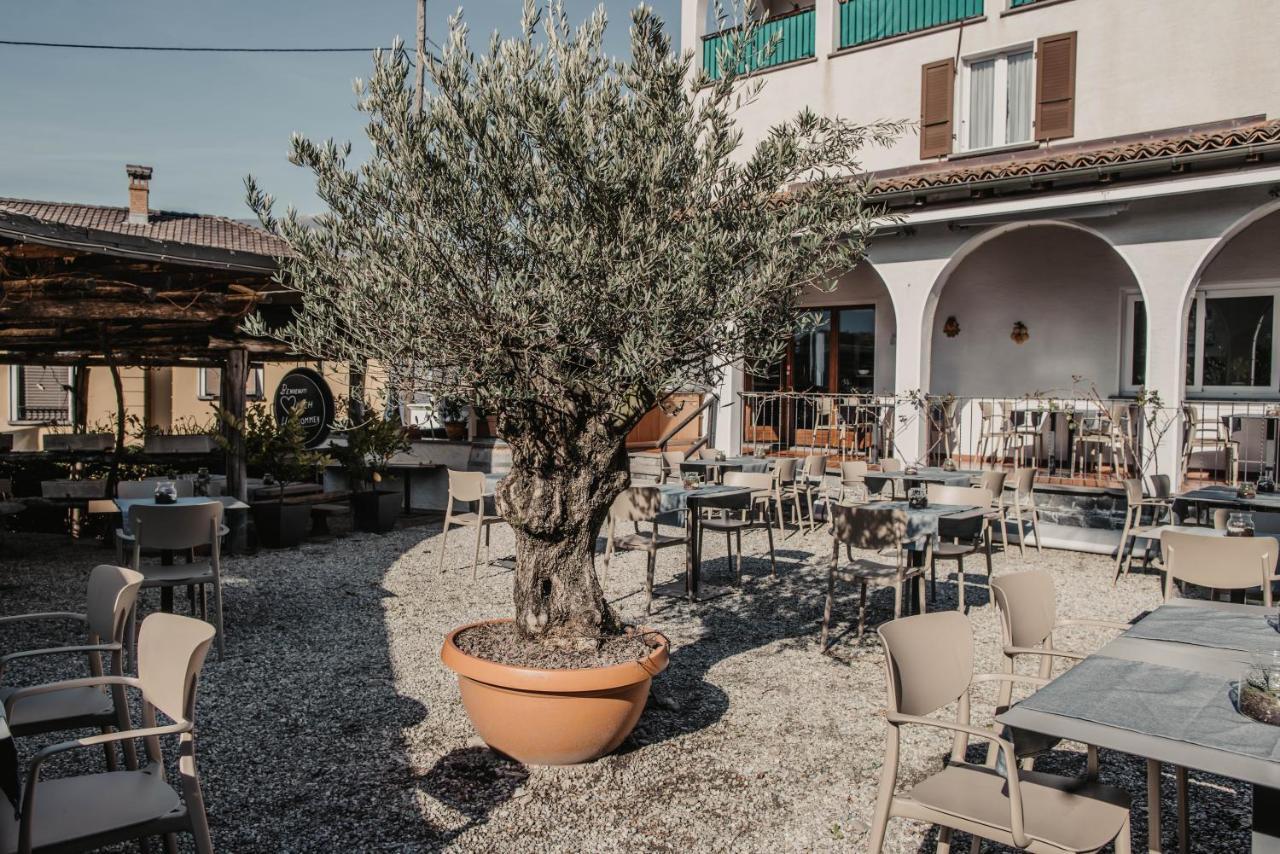 Albergo Ristorante Al Portico Gerra  Exterior foto